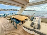 Princess 88 - Flybridge dining